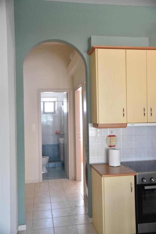 Family Apartments 3 Lechaio Esterno foto